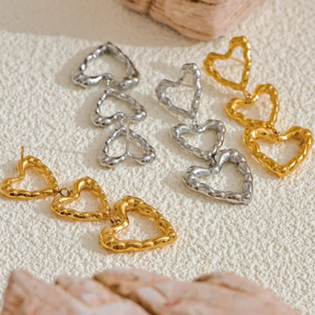 aretes colgantes en forma de corazón hueco dorados para mujer.
https://lenorajewelry.com/aretes-colgantes-corazon-hueco-dorados