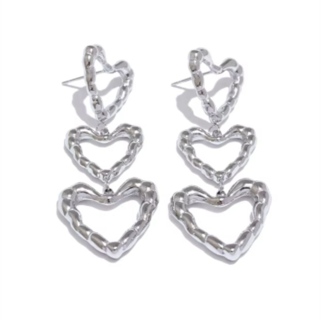 aretes colgantes en forma de corazón hueco dorados para mujer.
https://lenorajewelry.com/aretes-colgantes-corazon-hueco-dorados