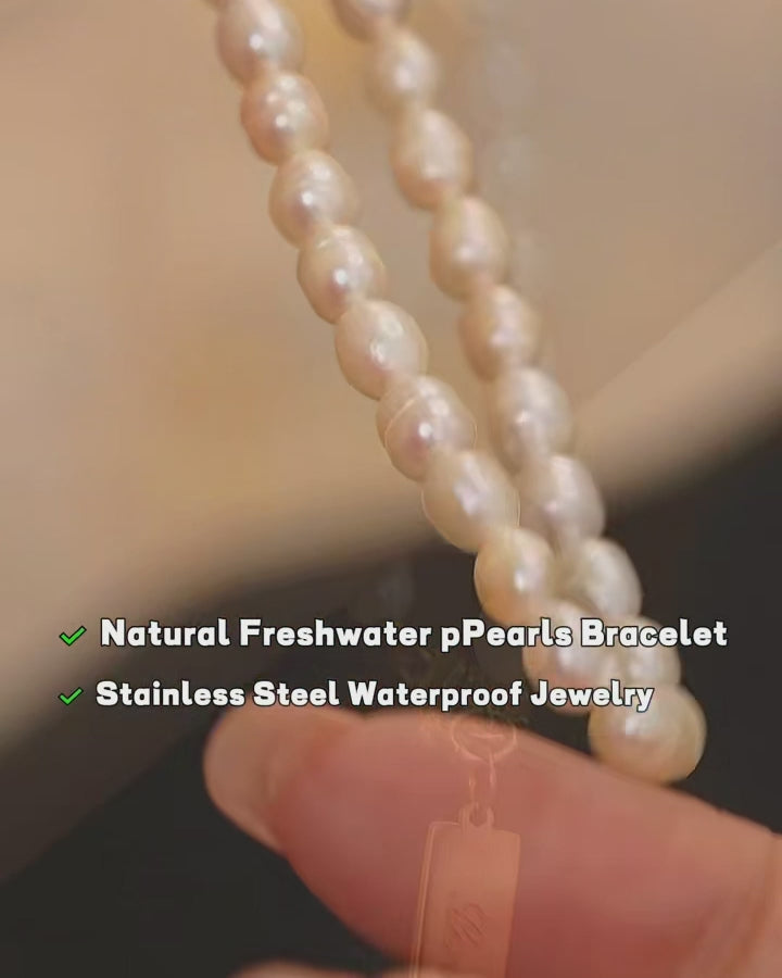 Pulsera de perlas naturales doradas con diseño elegante.
https://lenorajewelry.com/pulsera-perlas-naturales-doradas-lujo-mujeres