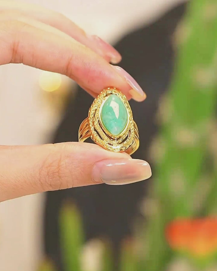 anillo ajustable, piedra natural verde, joyería geométrica, acero inoxidable, oro dorado, regalo mujer, lenora jewelry, moda diaria