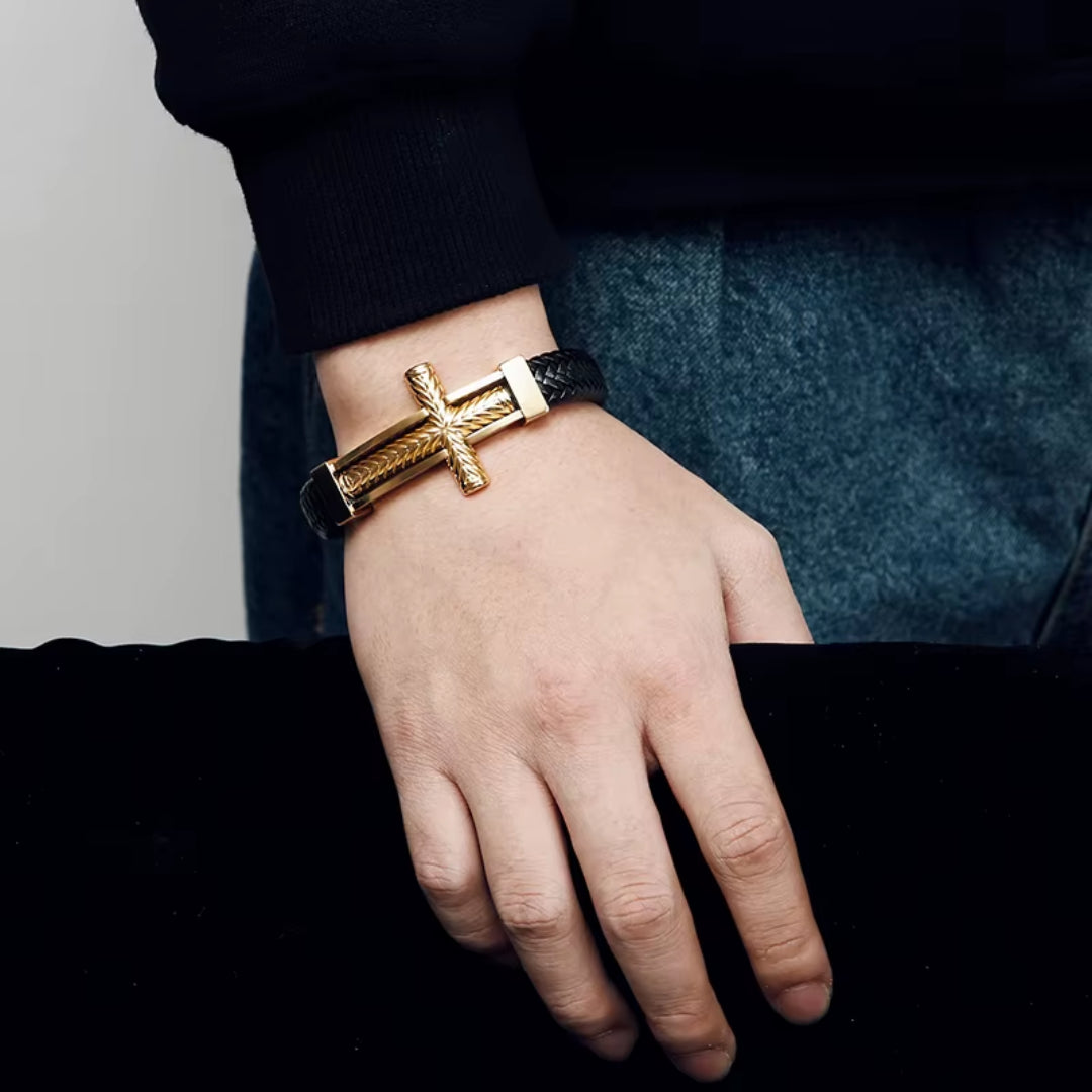 <img src="URL_DE_IMAGEN" alt="Pulsera CruzLux masculina de acero inoxidable con diseño de cruz" title="Pulsera CruzLux - Estilo y Durabilidad" data-src="https://lenorajewelry.com/pulsera-cruzlux-acero-inoxidable">
