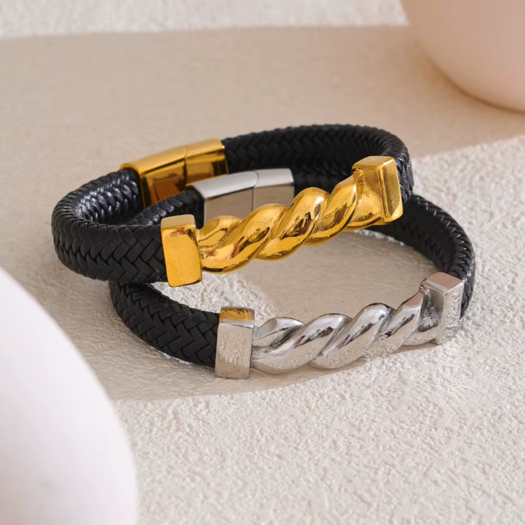 <img src="https://lenorajewelry.com/pulsera-masterweave-65.jpg" alt="Pulsera MasterWeave 65 de cuero trenzado y acero inoxidable" />